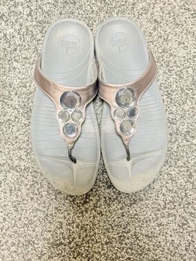 FitFlop Pietra Jeweled Thong Sandals Women’s 8 Bronze Crystal